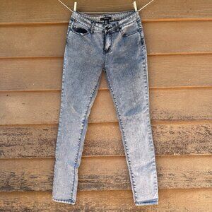 Forever 21 Stone Washed Gray High-Rise Skinny Jegging Jeans With Button & Zip Cl